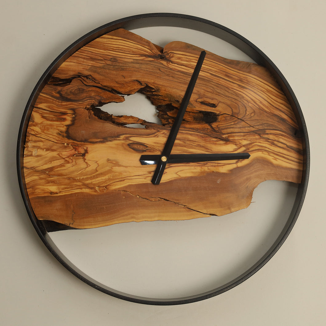 Wanduhr aus Olivenholz - 35-38 cm