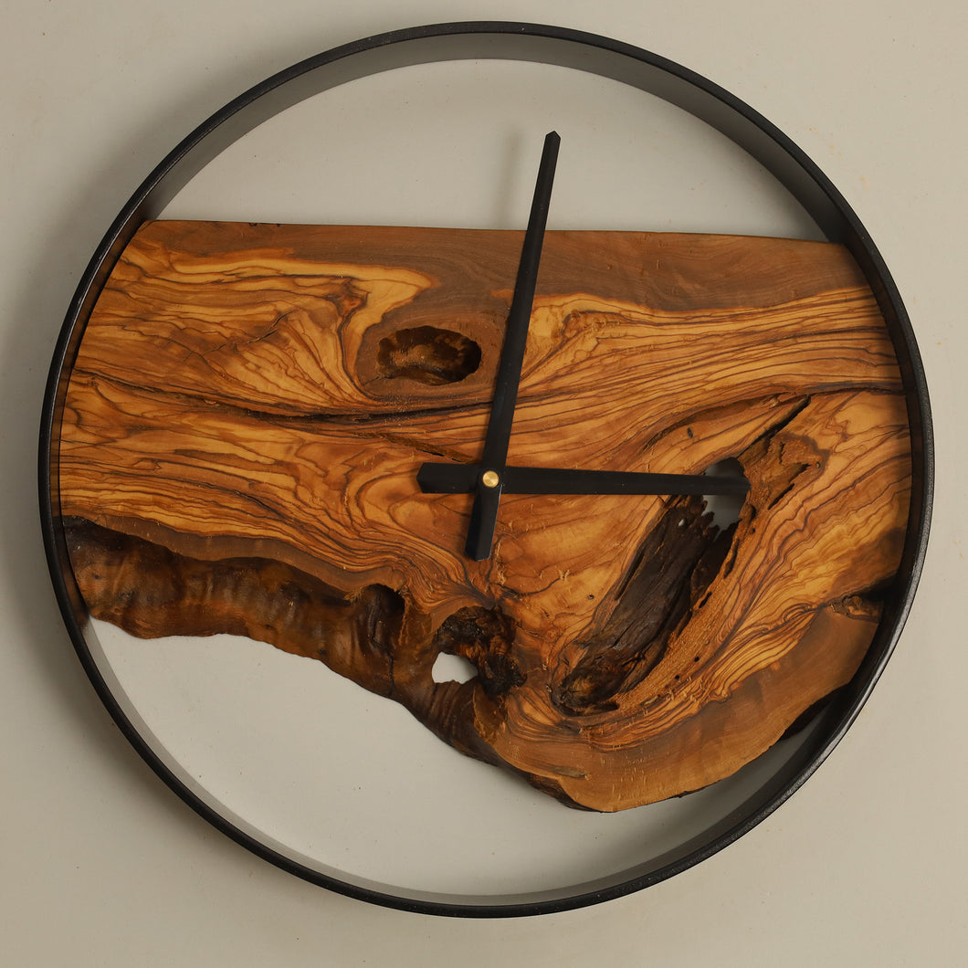 Wanduhr aus Olivenholz - 35-38 cm